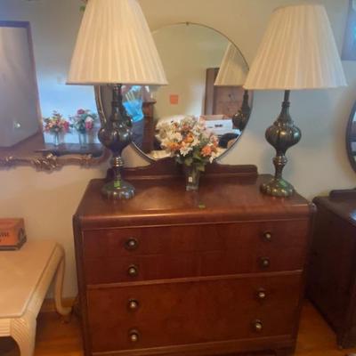 Ladies dresser