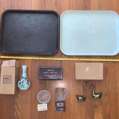 NVN088 2 Food Trays and Various Decor