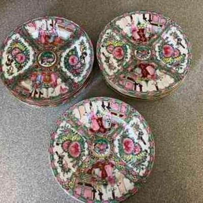 NVN192- PorcelaIn Rose Medallion Dinner Plates 