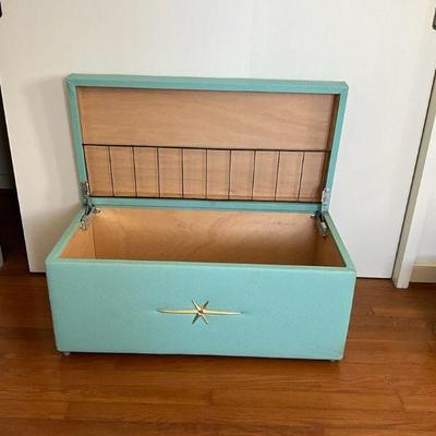 NVN144- Stylish Storage Chest