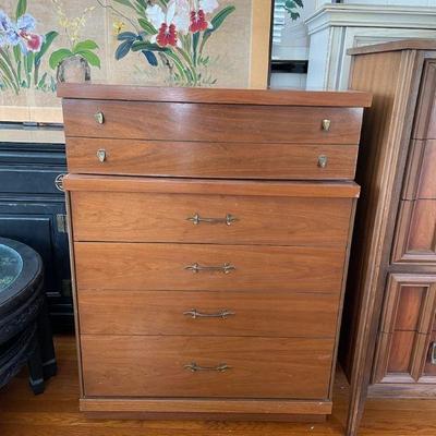 NVN157- Wooden Dresser 