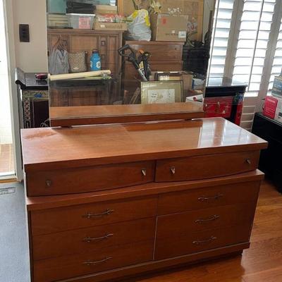 NVN023 Vintage Bassett Wooden Dresser With Mirror 