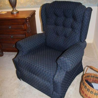 There are 2matching chairs
