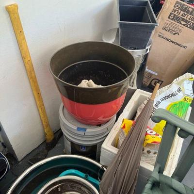 Lawn & garden supplies