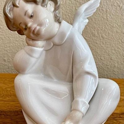 Lladro Hand Made In Spain - Angel Dreaming  - Figurine 4961