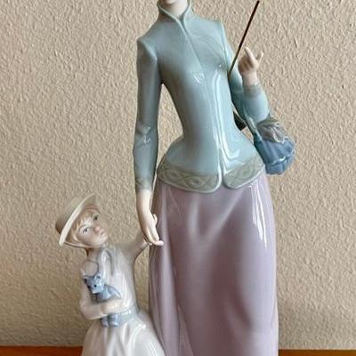 Lladro 14" Hand Made In Spain Lady And Child With Umbrella (as Is)