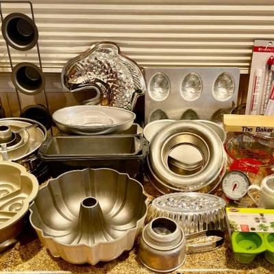 Baking Lot - Nordicware, Tart Pans, Molds, Braun Blender, Martha Stewart, Sugar Shaker, And More