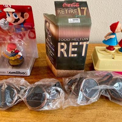 Lovebank Kissing Couple, (2) Pairs Of Solar Eclipse Glasses, Nintendo Mario, Bobble Head