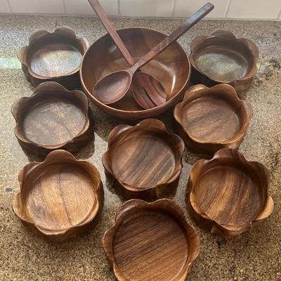 Wood Serving Lot With (8) Monkey Pod Philippines Bowls