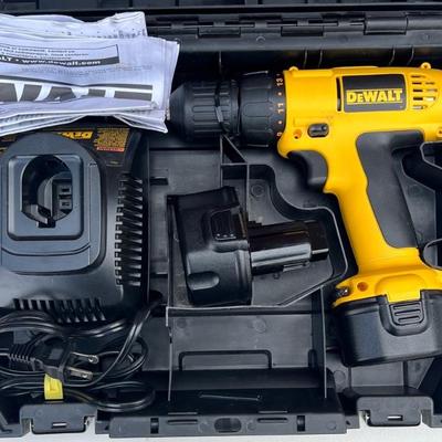DeWalt DC750 9.6V Cordless 3/8 Drill With 2 Vatteris, Charger, And Case