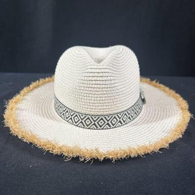 CREAM COLORED STRAW HAT