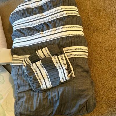 Queen bedspread 