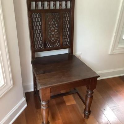 $55-gorgeous ornate wooden chair 40"H 19"L 19"depth