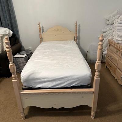 $185-twin bed, see additional photo, posts can go higher