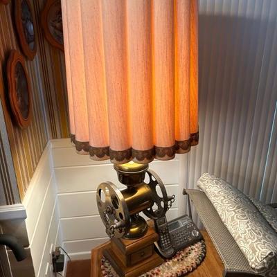 Table lamp with a vintage coffee grinder base