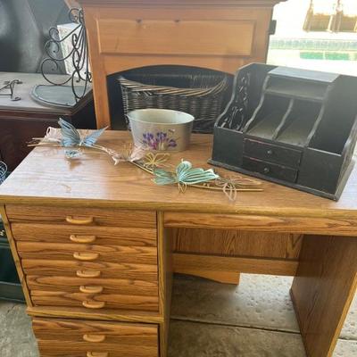This item (desk 0nly) is available for PRESALE.  Please text photo to 760-668-0554 to purchase.  We accept Zelle