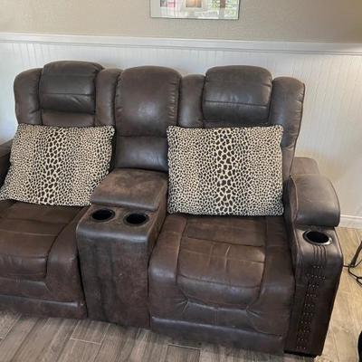 This item (recliners only) is available for PRESALE.  Please text photo to 760-668-0554 to purchase.  We accept Zelle