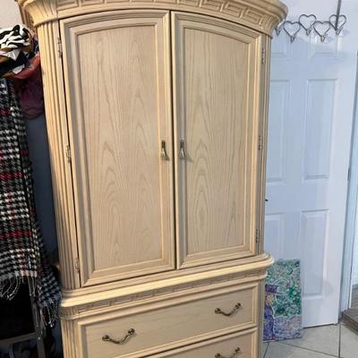This item (armoire only)  is available for PRESALE.  Please text photo to 760-668-0554 to purchase.  We accept Zelle