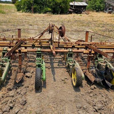 Tractor Implementhttps://levyestateservices.hibid.com/lots