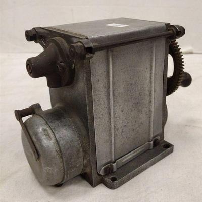 EARLY HAND CRANK GENERATOR