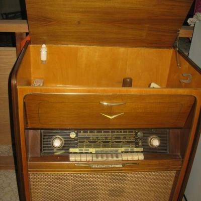 Grundig WORKS ! BUY IT NOW  
  $ 385.00