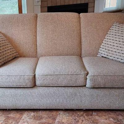 Flexsteel Sofa In Neutral Beige Tweed Fabric & 2 Coordinating Throw Pillow
