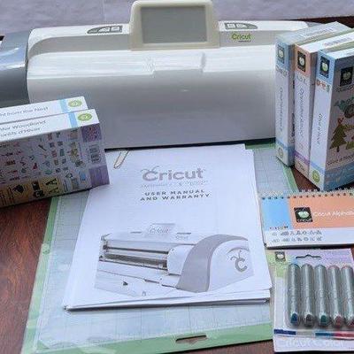 Cricut Expression 2 with 5 Shape Cartridges, Mat & 5 Color Markers
