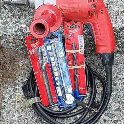 Milwaukie Magnum Holeshooter Power Drill + 3 Drill Bits
