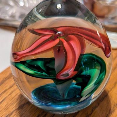Stunning glass paperweight