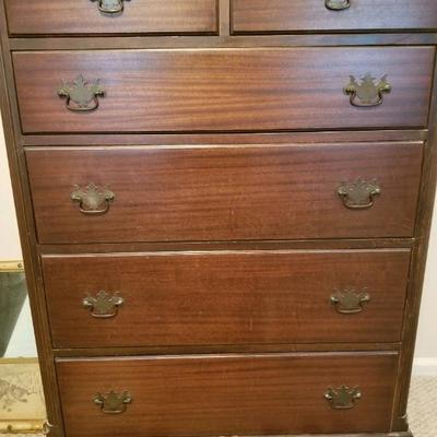 Mahogany chest of drawers