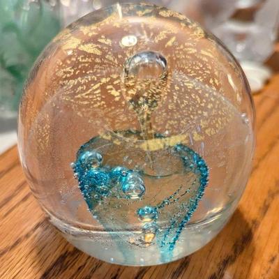 Stunning glass paperweight