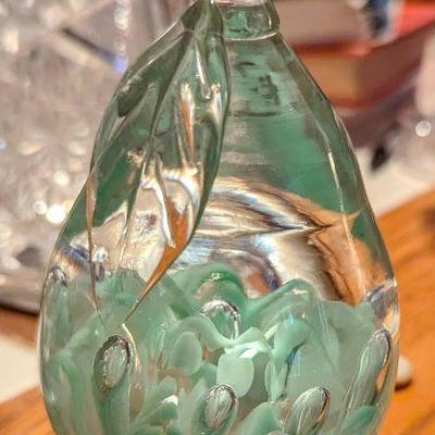 Stunning glass paperweight