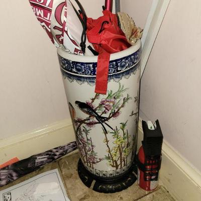 PORCELAIN ASIAN UMBRELLA VASE