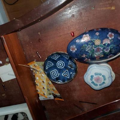 MISC. SMALL ENAMEL AND PORCELAIN DISHES
