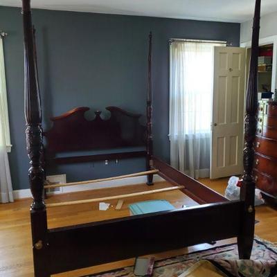 MAHOGANY 4 POSTER BED