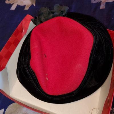 VINTAGE LADIES HATS