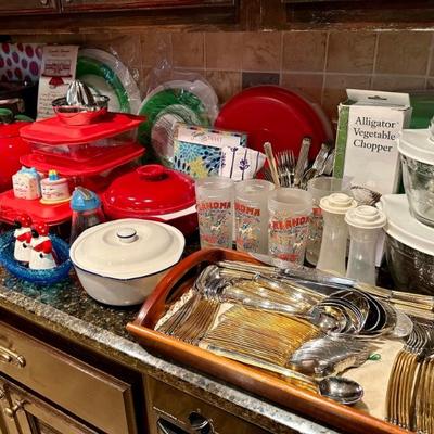 Yes!! the Tupperware hourglass Salt & Pepper.  The round red pan is Emille Henry