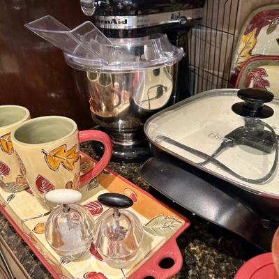 KitchenAid mixer in black with pour/splatter shield