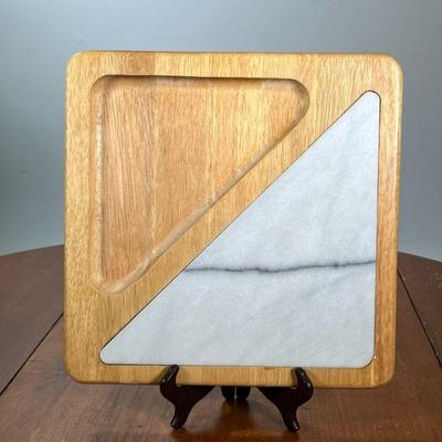 BLOOMINGDALE’S SQUARED CUTTING BOARD WITH A MARBLE SLAB | Charcuterie board. - l. 12 x w. 12 in

