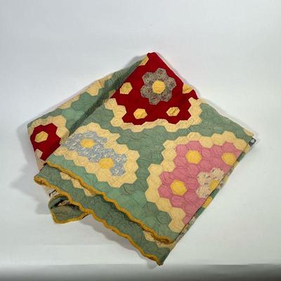 COLORFUL HEXAGONAL QUILT | Made from hexagonal fabric pieces with colorful patterns. - l. 86 x w. 80 in

