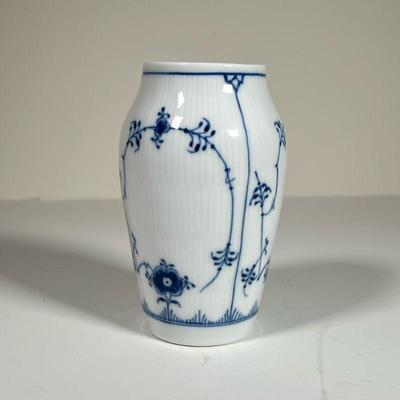 ROYAL COPENHAGEN BLUE FLUTED VASE 1/384 | Royal Copenhagen blue fluted lace vase. - l. 3-1/4 x h. 5-1/4 in

