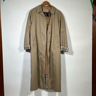 BURBERRY LONDON TRENCH COAT | Trench coat in great condition with wool interior. - h. 51 in

