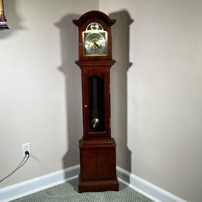 MODERN THOMAS BYRNE GRANDMOTHER CLOCK | Franz Hermle movement, with Roman numeral markers, case of nicely figured mahogany. - l. 13 x w....
