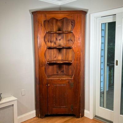 LARGE WOODEN CORNER CABINET | Corner China hutch with shaped frame before five shelves over a cabinet door. - l. 42 x w. 21 x h. 82-1/2 in

