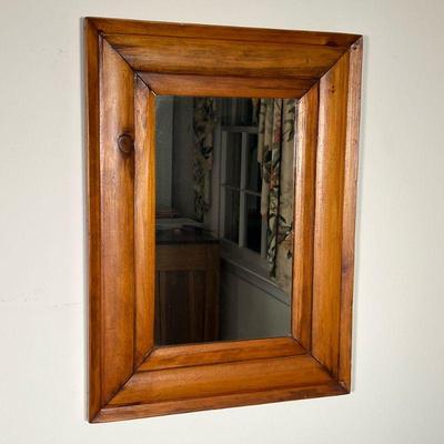 MIRROR IN CARVED WOOD FRAME | Carved wood framed mirror. - l. 26 x w. 19 in

