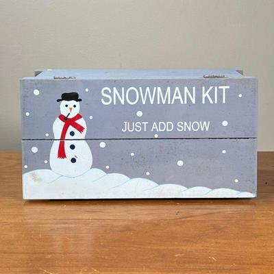 SNOWMAN KIT | Snowman kit in a painted wooden box, including scarf, hat, buttons, eyes, nose and pipe. - l. 11-1/2 x w. 6 x h. 4-1/2 in

