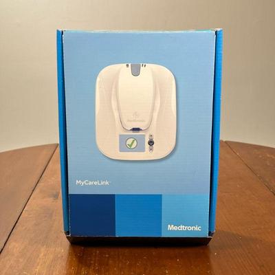 MYCARELINK MEDTRONIC | Used Medtronic Patient heart monitor. - l. 8-1/2 x w. 6 in

