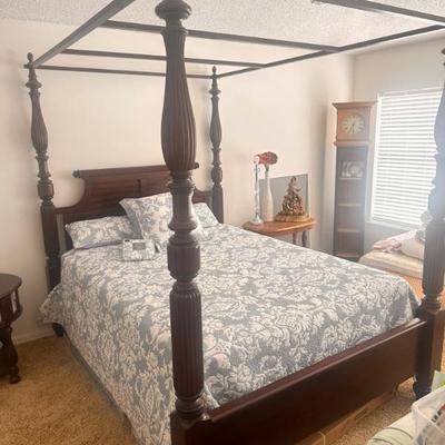 Queen size 4 poster bed