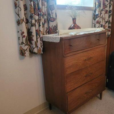 Upright dresser
