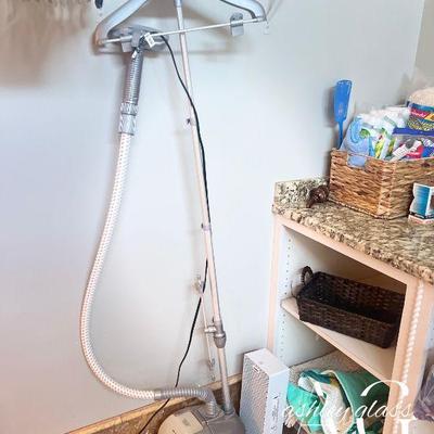 Kitchen / Laundry